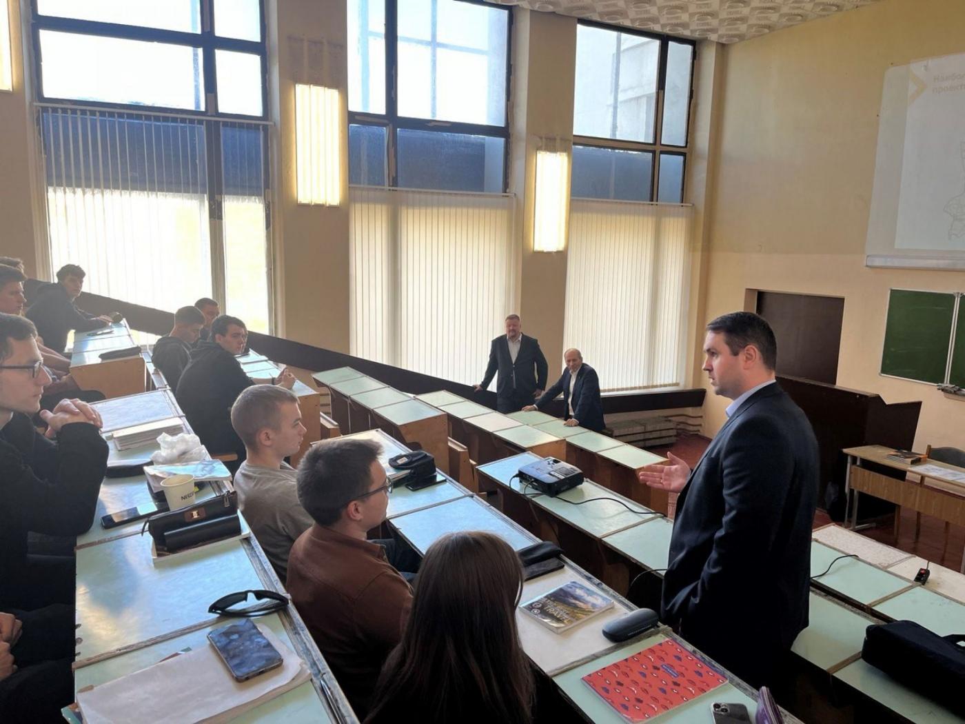 Руководство ОАО «Управляющая компания холдинга "Белавтодор"» встретилось со студентами ФТК